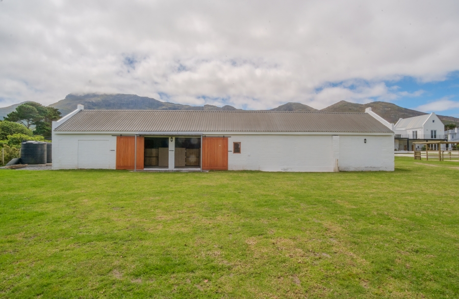 6 Bedroom Property for Sale in Meadowsteads Western Cape